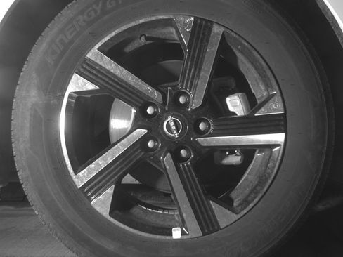 Used 2025 Nissan Sentra SV image 13