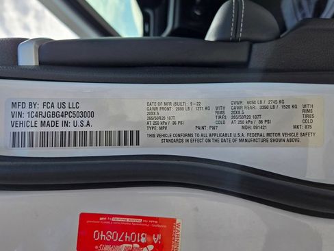 Used 2023 Jeep Grand Cherokee Limited w/ Luxury Tech Group II RWD image 34