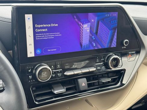 Used 2024 Toyota Highlander Limited image 36