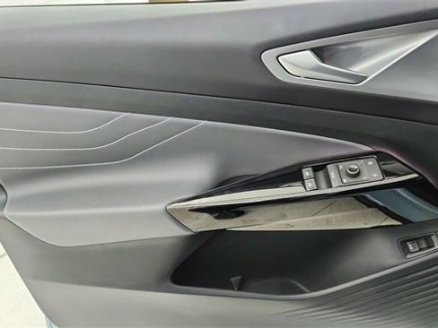 Used 2025 Volkswagen ID.4 Pro S Plus image 33