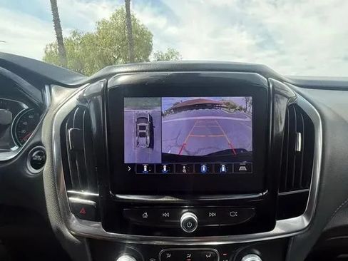Used 2021 Chevrolet Traverse LT w/ LT Premium Package FWD image 27