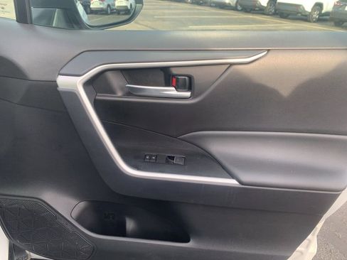 Used 2025 Toyota RAV4 XLE AWD/4WD image 20
