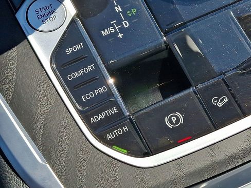 Used 2022 BMW X7 xDrive40i w/ Premium Package image 28