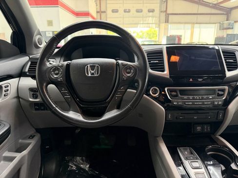 Used 2017 Honda Pilot Touring image 22