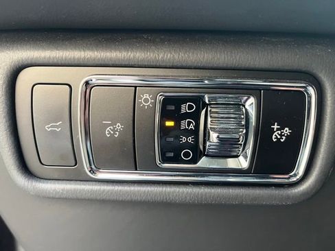 Used 2025 Lincoln Aviator AWD image 16