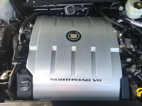 Used 2008 Cadillac DTS image 32