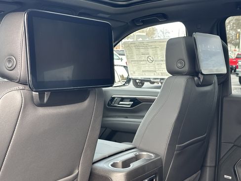 New 2026 Chevrolet Suburban Z71 image 24