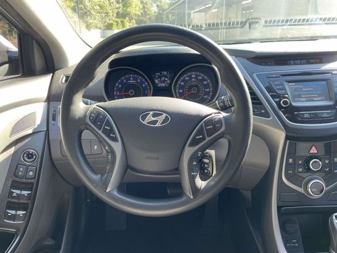 Used 2015 Hyundai Elantra SE w/ Option Group 02 FWD image 12
