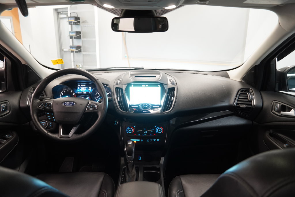 Used 2018 Ford Escape Titanium w/ Ford Safe & Smart Package AWD/4WD image 20