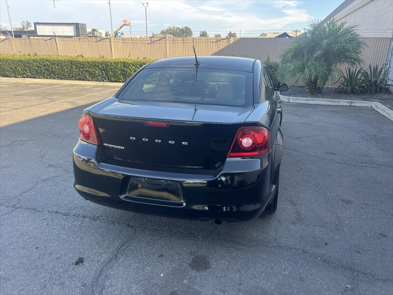 Used 2012 Dodge Avenger SXT FWD image 13