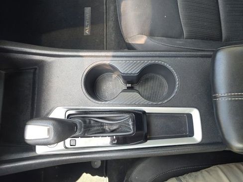 Used 2025 Nissan Altima 2.5 SV FWD image 21
