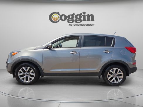 Used 2016 Kia Sportage LX FWD image 2