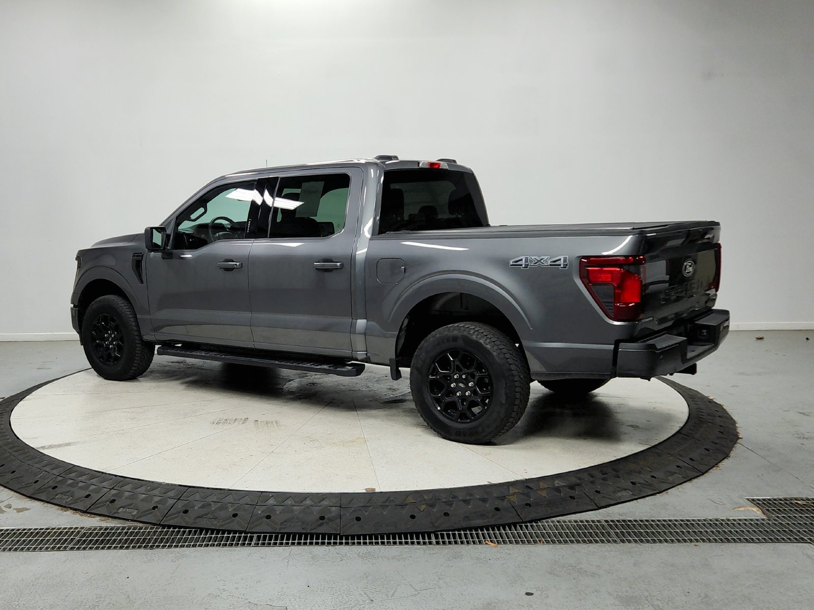 Used 2024 Ford F150 XLT w/ XLT Black Appearance Package AWD/4WD image 6