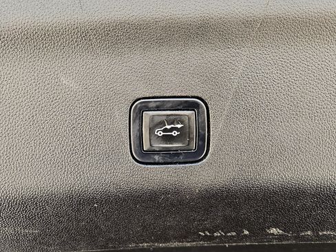 Used 2022 Chevrolet Suburban Premier AWD/4WD image 14