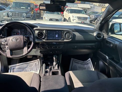 Used 2021 Toyota Tacoma TRD Off-Road image 11