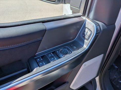 New 2026 Ford F250 Platinum w/ Tremor Off-Road Package image 17