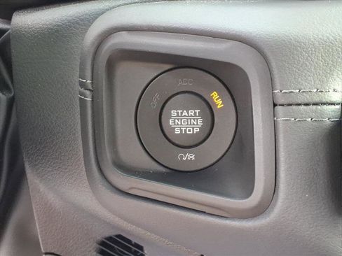 Used 2025 Jeep Wrangler Sahara image 25