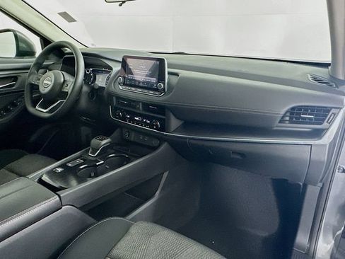 Used 2024 Nissan Rogue SV FWD image 28