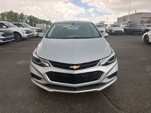 Used 2017 Chevrolet Cruze LT w/ Convenience Package FWD image 2
