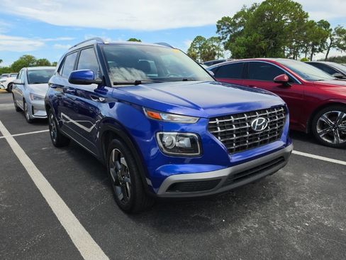Used 2024 Hyundai Venue SEL FWD image 3