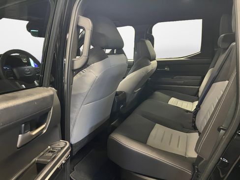 Certified 2025 Toyota Tacoma TRD Off-Road image 15