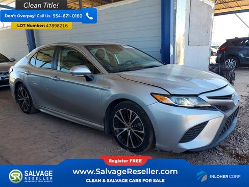 Used 2019 Toyota Camry SE w/ Sunroof Package image 5