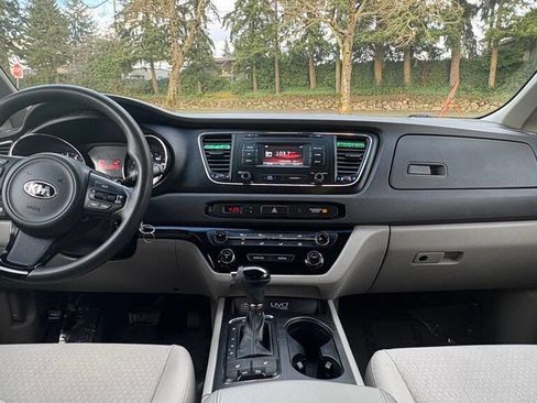 Used 2016 Kia Sedona LX w/ LX Convenience Package image 13