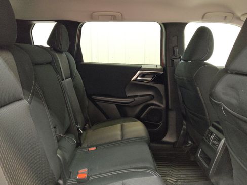 Used 2022 Mitsubishi Outlander ES FWD image 19
