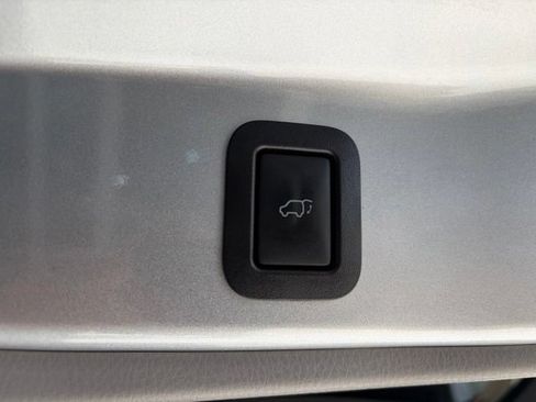 Used 2017 Toyota Highlander Limited FWD image 28