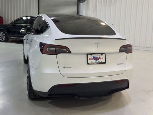 Used 2022 Tesla Model Y Performance AWD/4WD image 8
