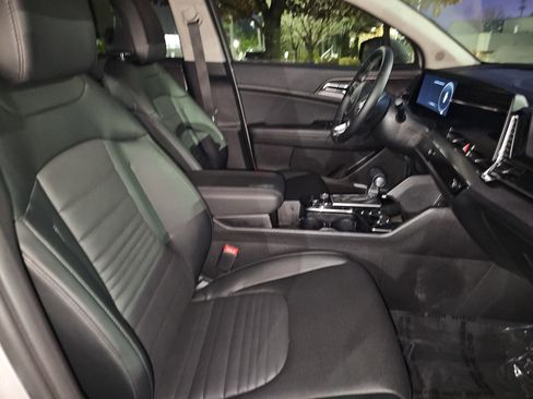 Used 2024 Kia Sportage SX image 10