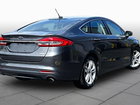 Used 2018 Ford Fusion SE w/ Fusion SE Technology Package FWD image 13