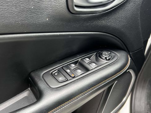 Used 2020 Jeep Compass Latitude w/ Cold Weather Group image 13