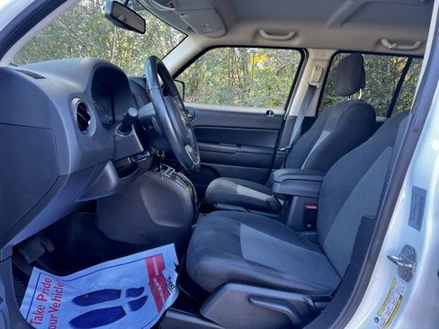 Used 2017 Jeep Patriot Latitude image 11