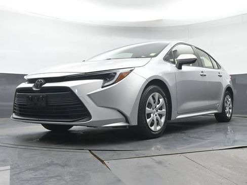 Used 2026 Toyota Corolla LE AWD/4WD image 26