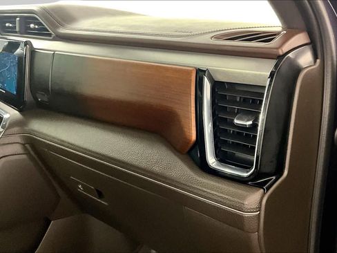 Used 2024 GMC Sierra 2500 Denali w/ Denali Reserve Package AWD/4WD image 36