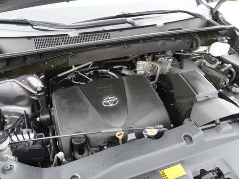 Used 2019 Toyota Highlander XLE image 14