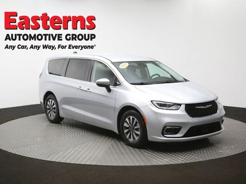 Used 2023 Chrysler Pacifica Touring-L FWD image 51