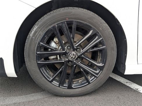 Used 2025 Toyota Camry SE image 11