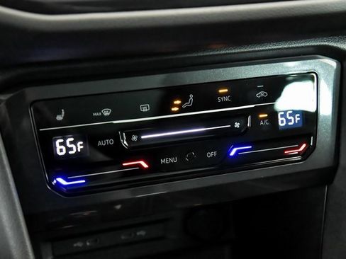 Certified 2024 Volkswagen Tiguan SE R-Line image 24