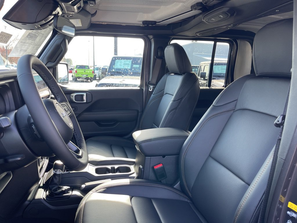 New 2026 Jeep Gladiator Sport AWD/4WD image 17