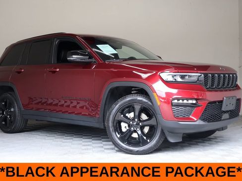 Used 2025 Jeep Grand Cherokee Limited w/ Black Appearance Package AWD/4WD image 2