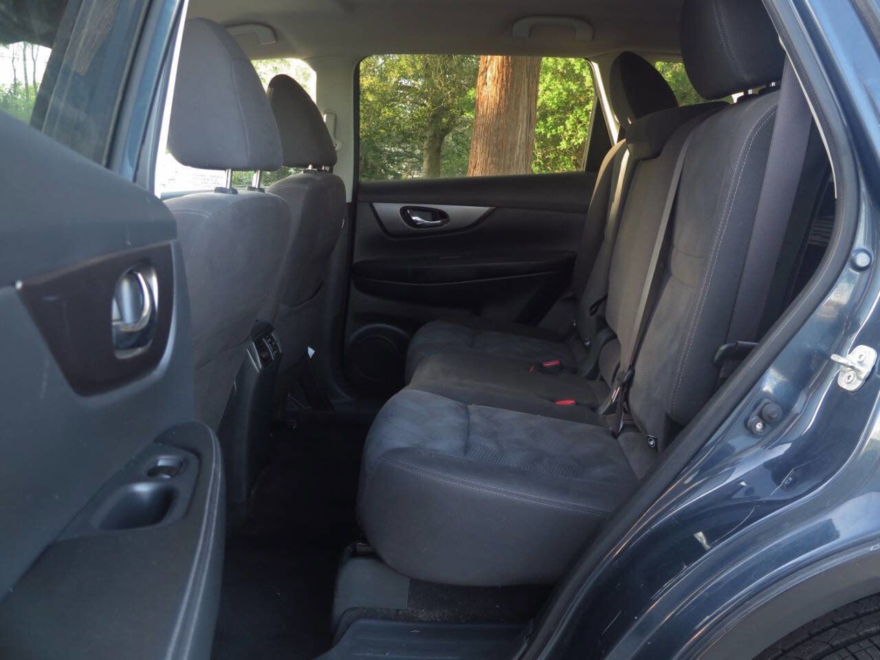 Used 2016 Nissan Rogue SV AWD/4WD image 14