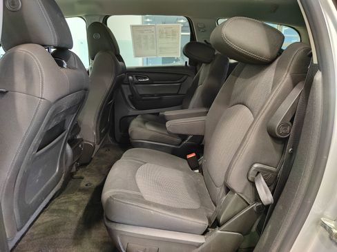 Used 2017 Chevrolet Traverse LT w/ Style and Technology Package image 13