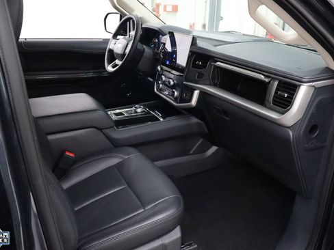 Used 2024 Ford Expedition XLT image 29