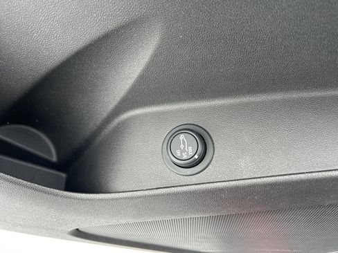 Used 2019 Chevrolet Equinox LT image 28