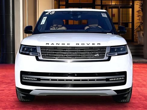 Used 2023 Land Rover Range Rover SE image 2