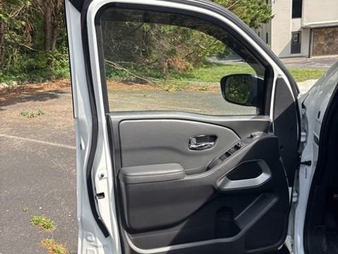 Used 2023 Nissan Frontier SV w/ Technology Package image 12