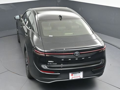 Certified 2025 Toyota Crown XLE image 36