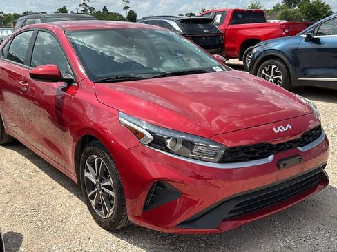 Used 2024 Kia Forte LXS FWD image 2